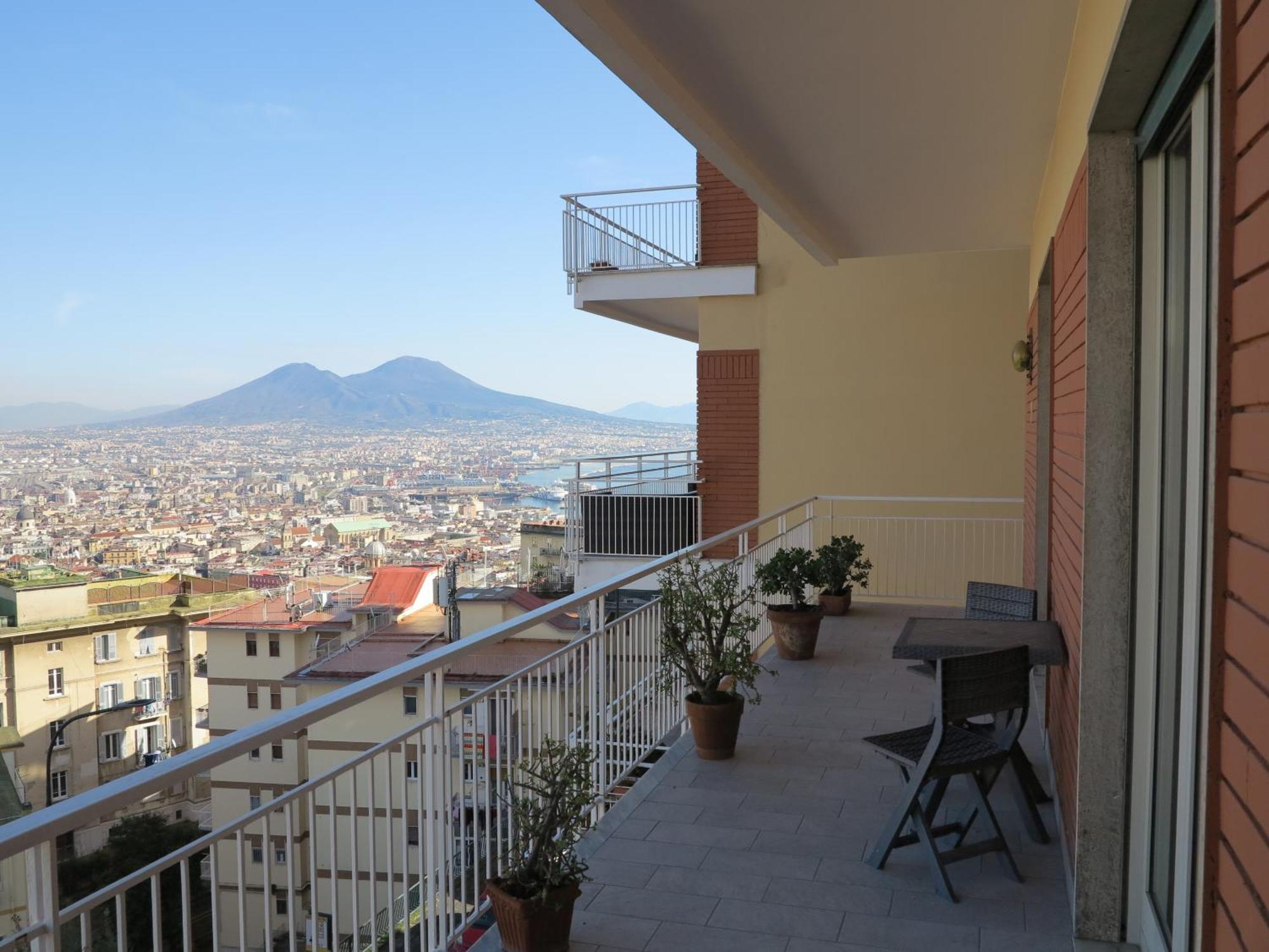 Pretty Panoramic Apartment - Half Way Center-Vomero District ナポリ エクステリア 写真